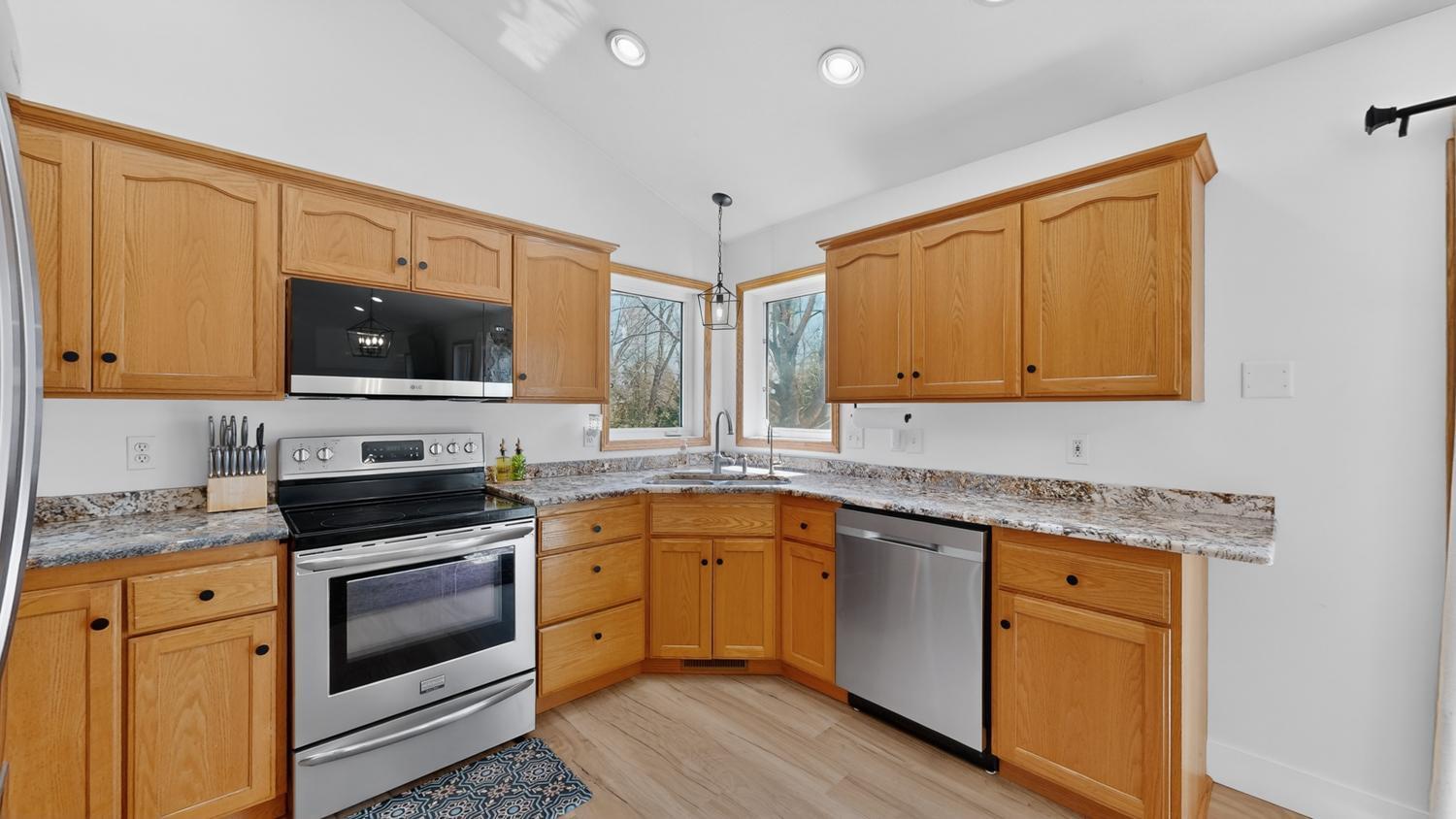 6440 Pagel Lane Southeast Rochester, MN 55904 - Photo 13 of 76