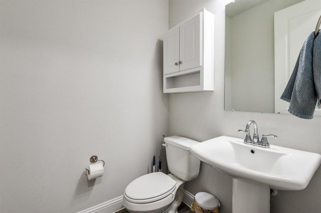 825 Heart Reef Road Plano, TX 75075 - Photo 9 of 12 Bathroom with toilet and baseboards