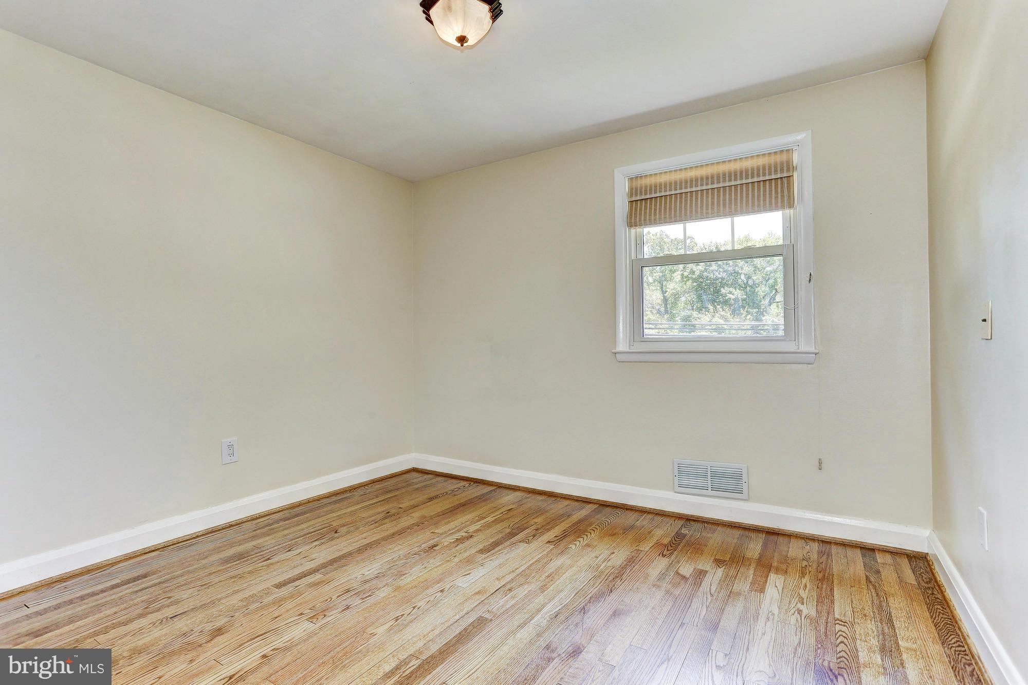 320 Aigburth Road Baltimore, MD 21286 - Photo 19 of 26 Bedroom