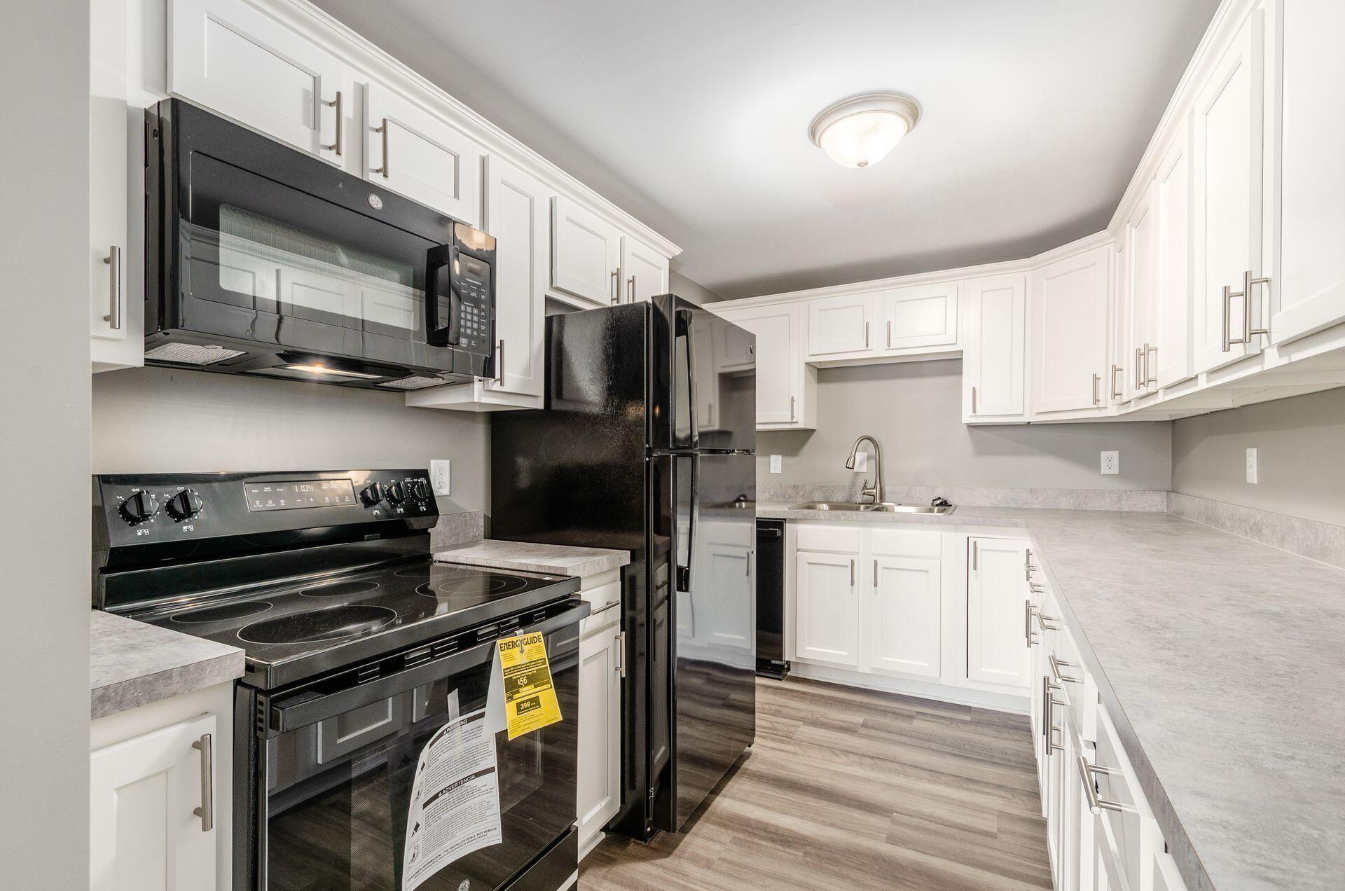 5842 Red Apple Ridge Road Columbus, OH 43232 - Photo 5 of 17 Kitchen