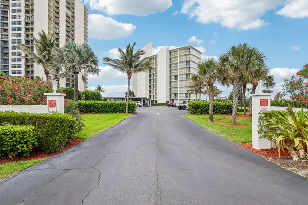 $6,500 | 5400 North Ocean Drive, Unit PHA, Singer Island, FL 33404