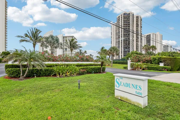 $6,500 | 5400 North Ocean Drive, Unit PHA, Singer Island, FL 33404