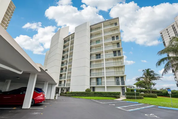 $6,500 | 5400 North Ocean Drive, Unit PHA, Singer Island, FL 33404