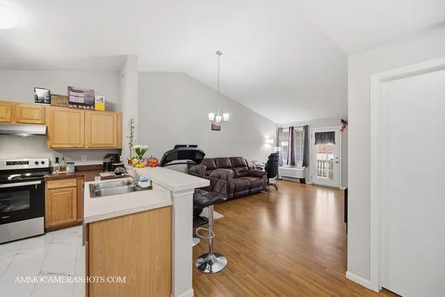 $165,000 | 148 Bertram Drive, Unit O, Yorkville, IL 60560