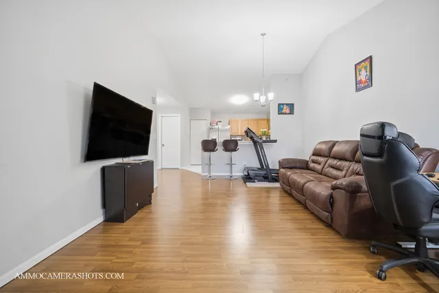 $165,000 | 148 Bertram Drive, Unit O, Yorkville, IL 60560