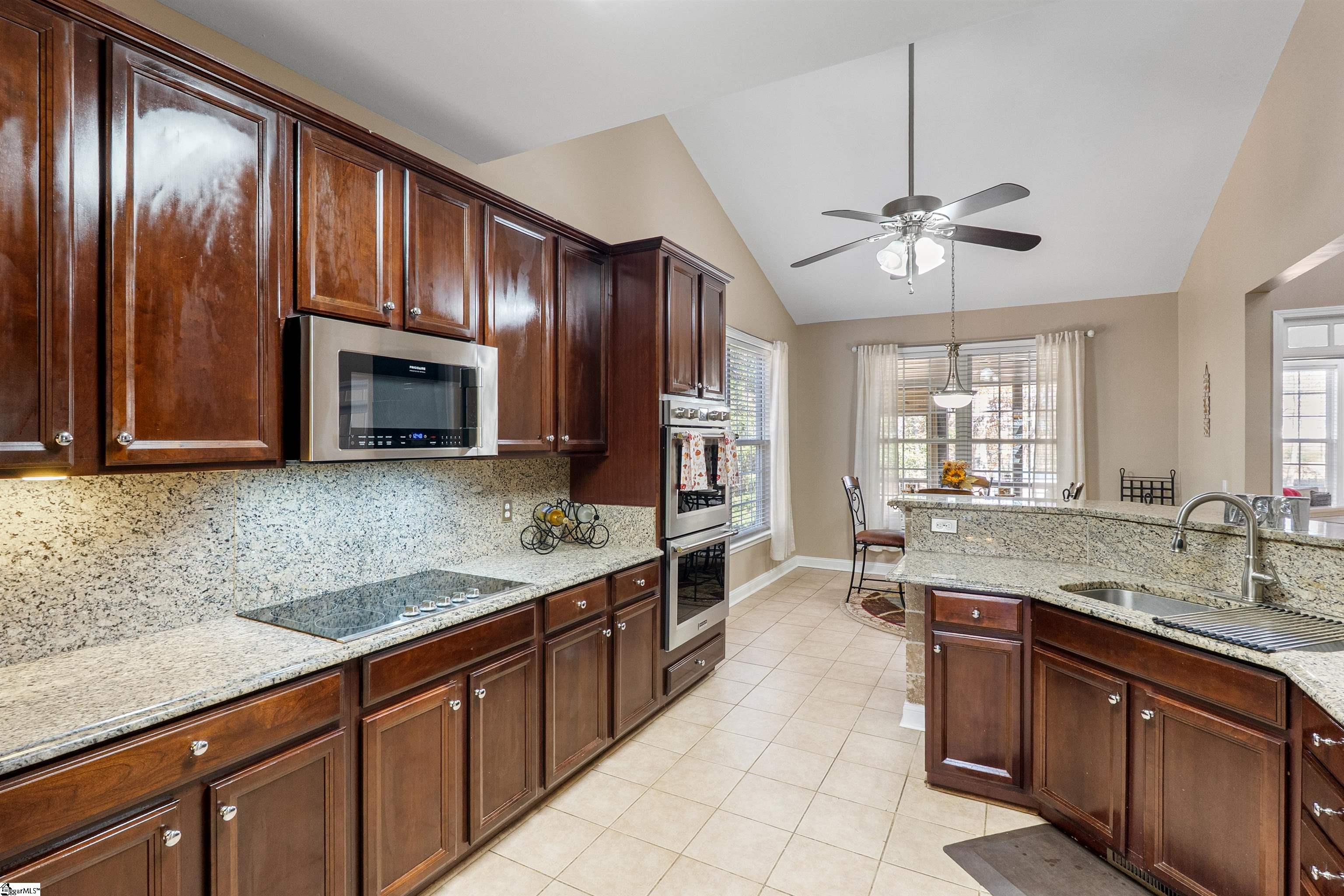 100 Yorkswell Lane Greenville, SC 29607 - Photo 6 of 37