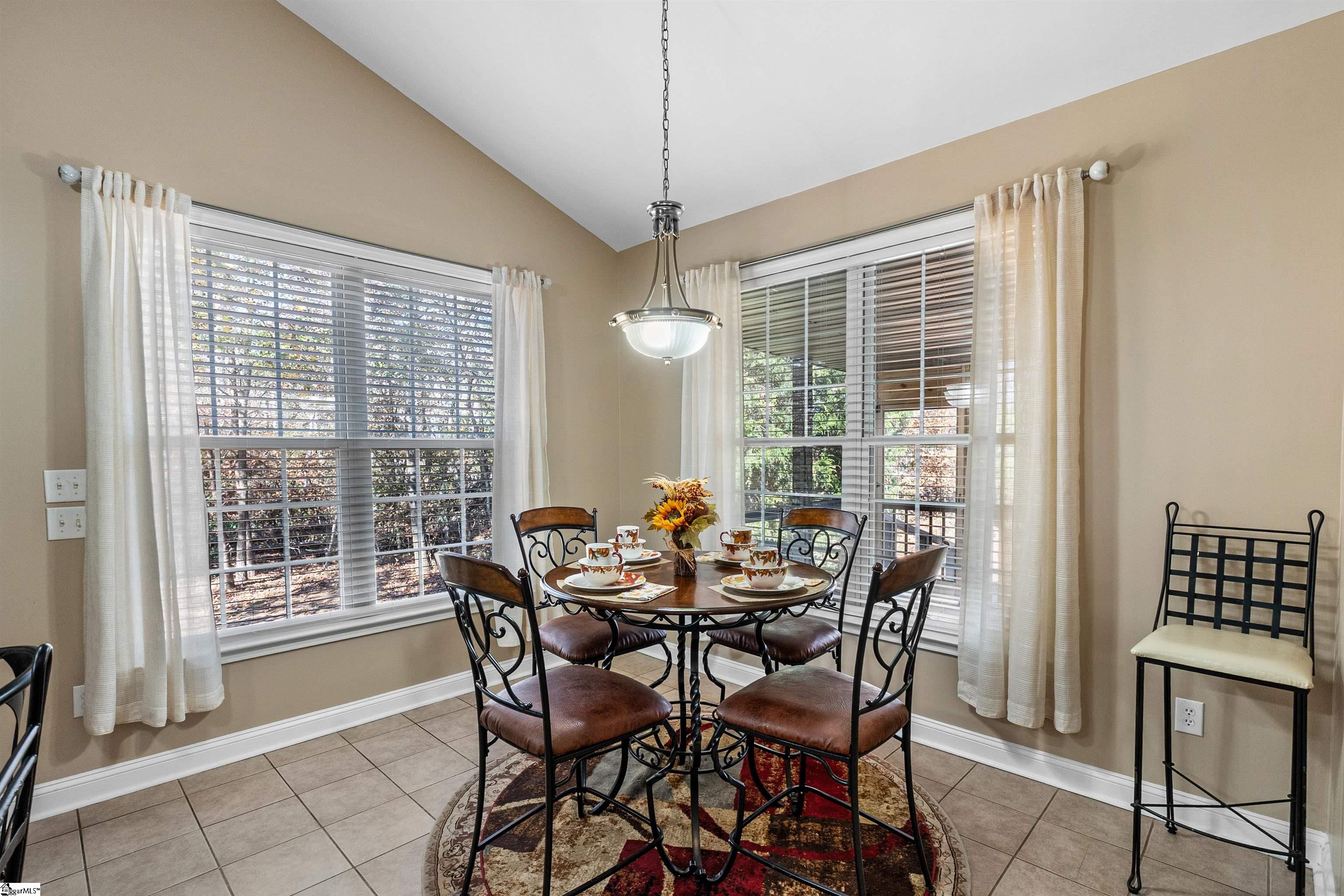 100 Yorkswell Lane Greenville, SC 29607 - Photo 8 of 37