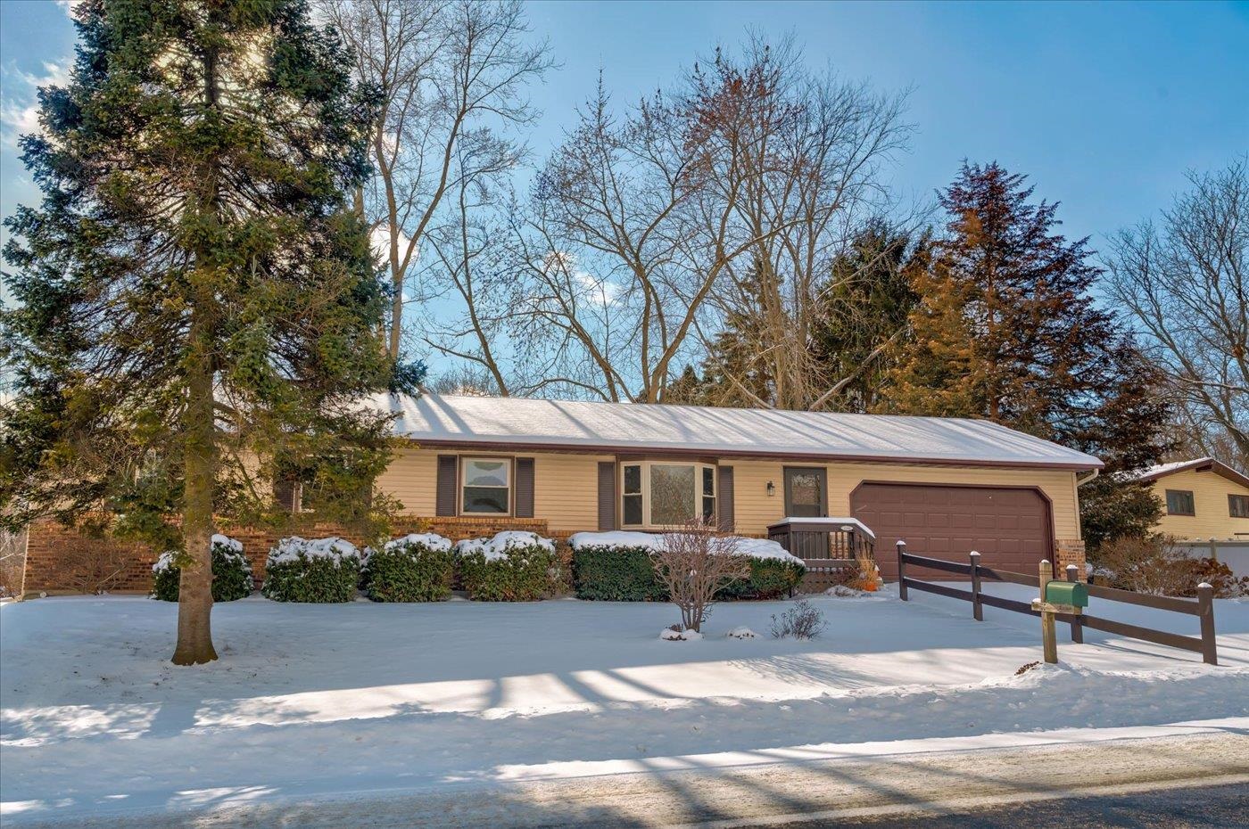 1268 Jamesway Fort Atkinson, WI 53538 - Photo 6 of 26