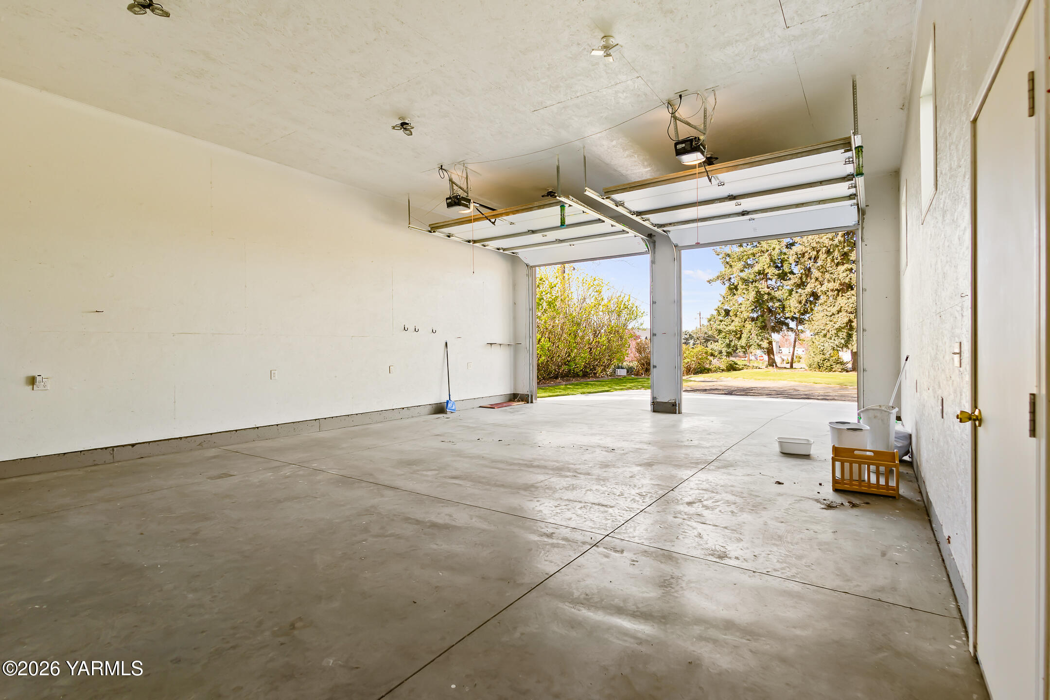 505 Schooley Road Zillah, WA 98953 - Photo 21 of 39 Oversized 2 car garage
