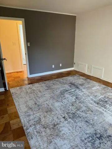 a view of empty room with window