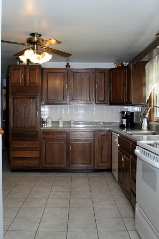 24 Meadowbrook Road Hudson, MA 01749 - Photo 7 of 24