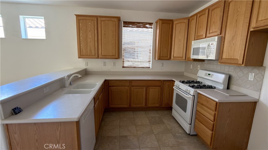 1634 Scottsdale Road Beaumont, CA 92223 - Photo 5 of 17