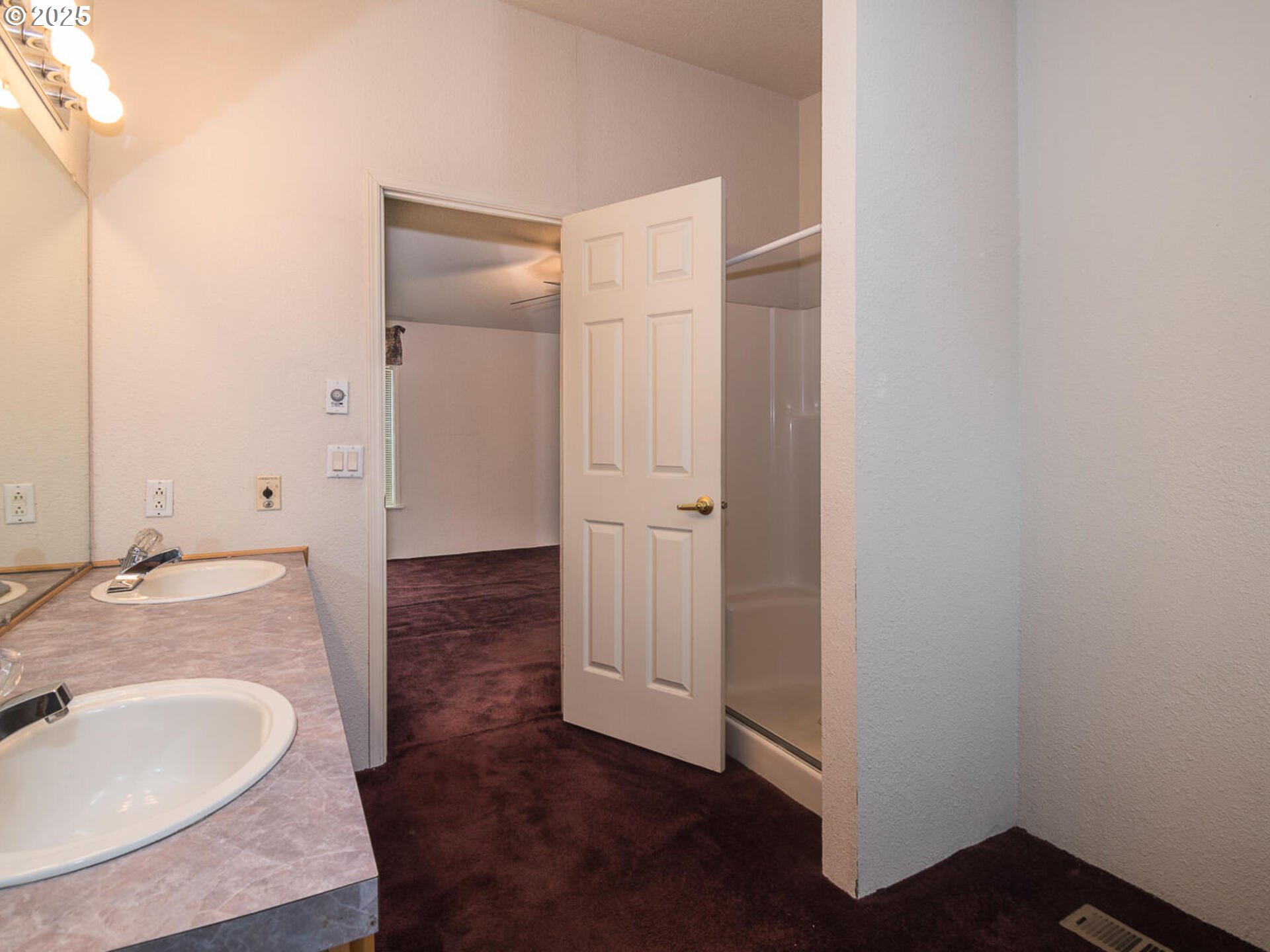 1949 Southeast Palmquist Road, Unit 91 Gresham, OR 97080 - Photo 33 of 40 a bathroom with a sink and a mirror