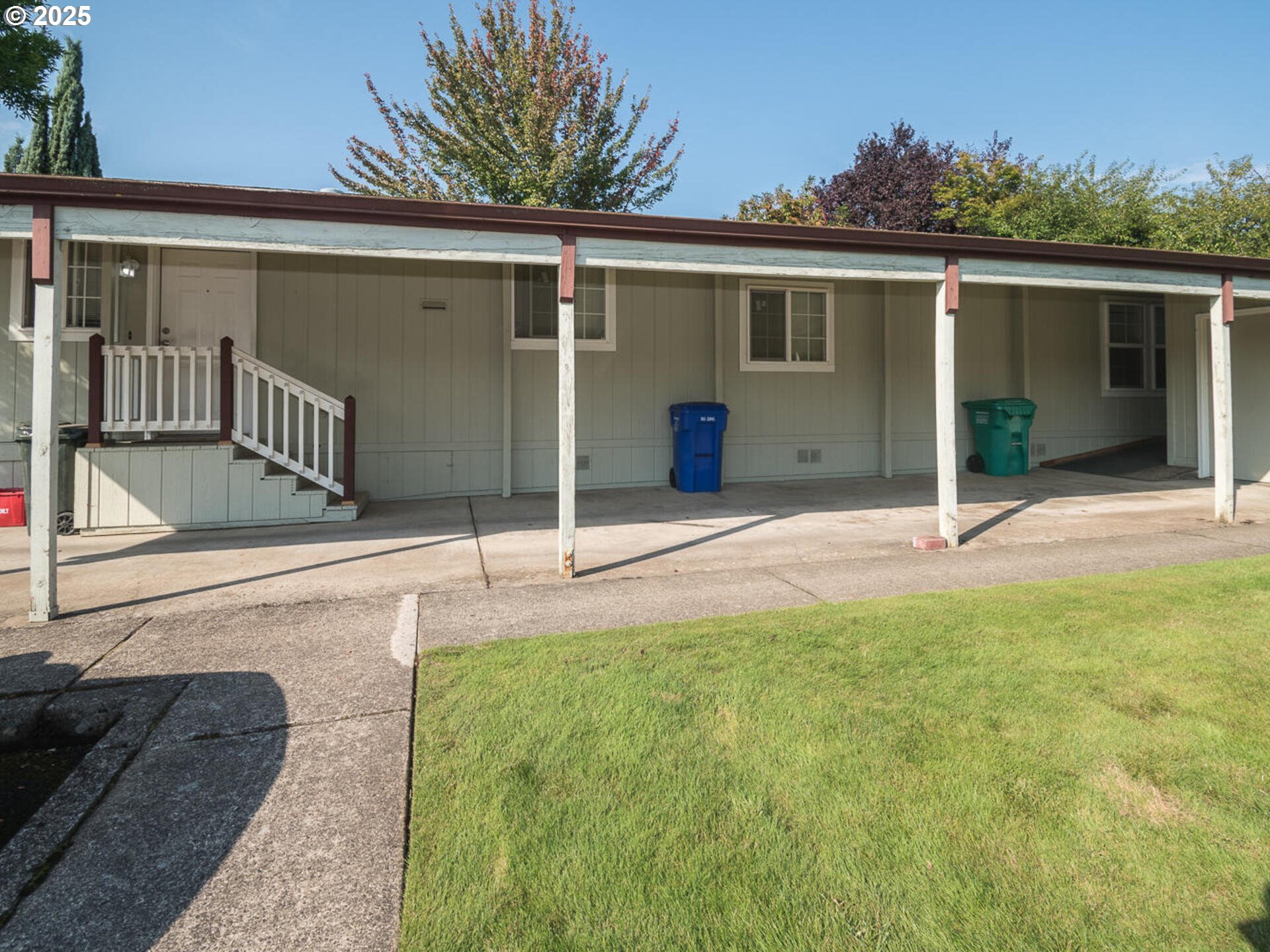 1949 Southeast Palmquist Road, Unit 91 Gresham, OR 97080 - Photo 5 of 40 a backyard of a house with seating space