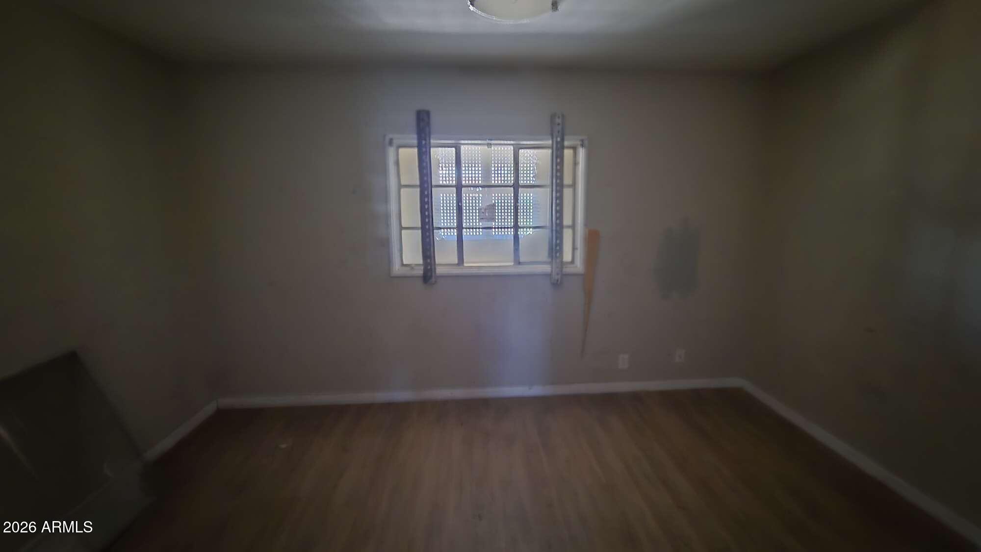 834 West Osborn Road Phoenix, AZ 85013 - Photo 31 of 45 an empty room with wooden floor and windows
