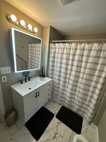 a view of entryway and hall