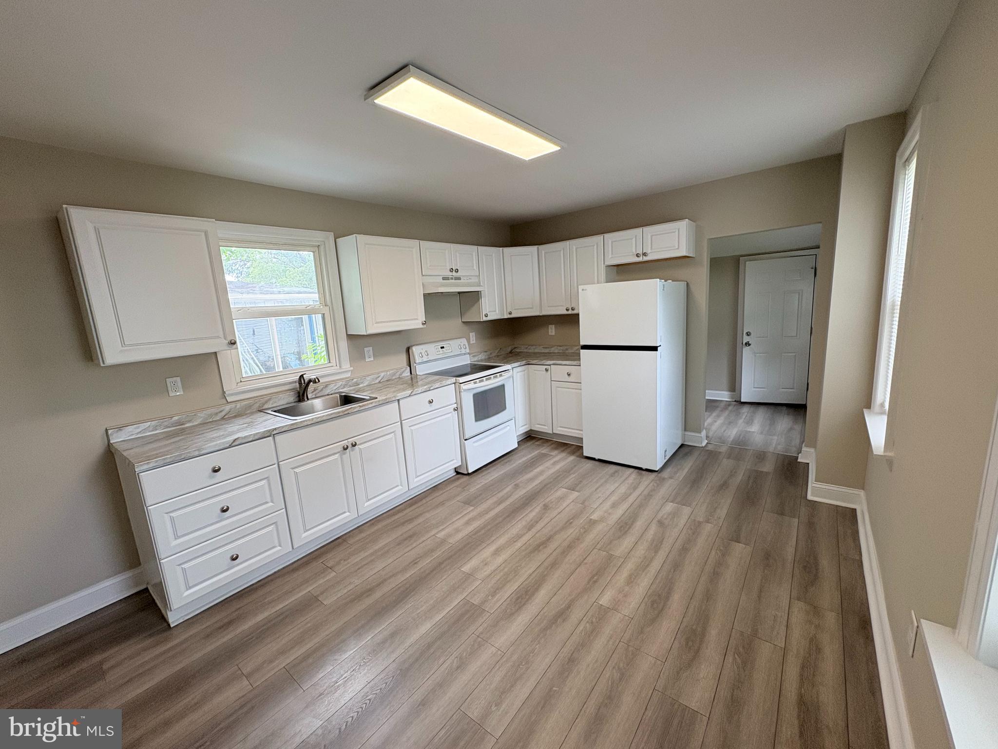 806 High Street Burlington, NJ 08016 - Photo 3 of 16