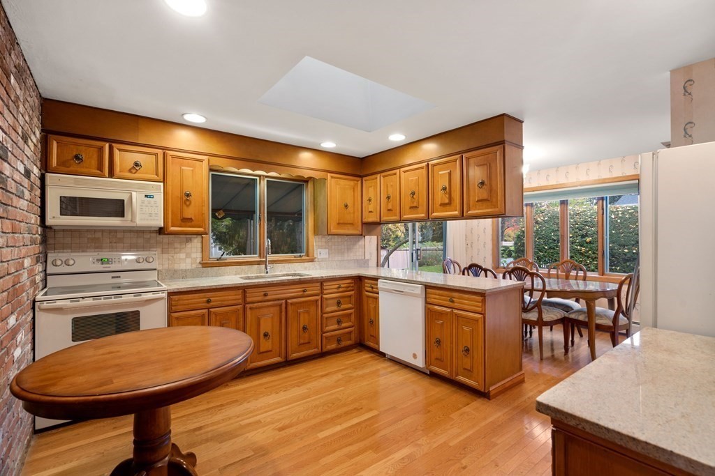 23 Lawndale Road Stoneham, MA 02180 - Photo 3 of 37 Gallery Image 3