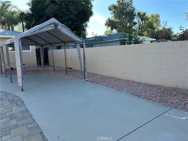 a view of a backyard of the house