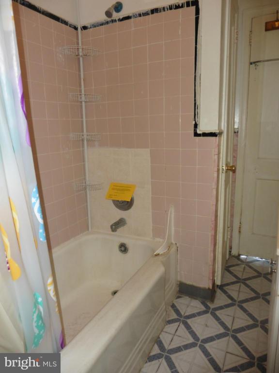 2720 Randolph Road Silver Spring, MD 20902 - Photo 16 of 16 a bathroom with a bathtub and a shower