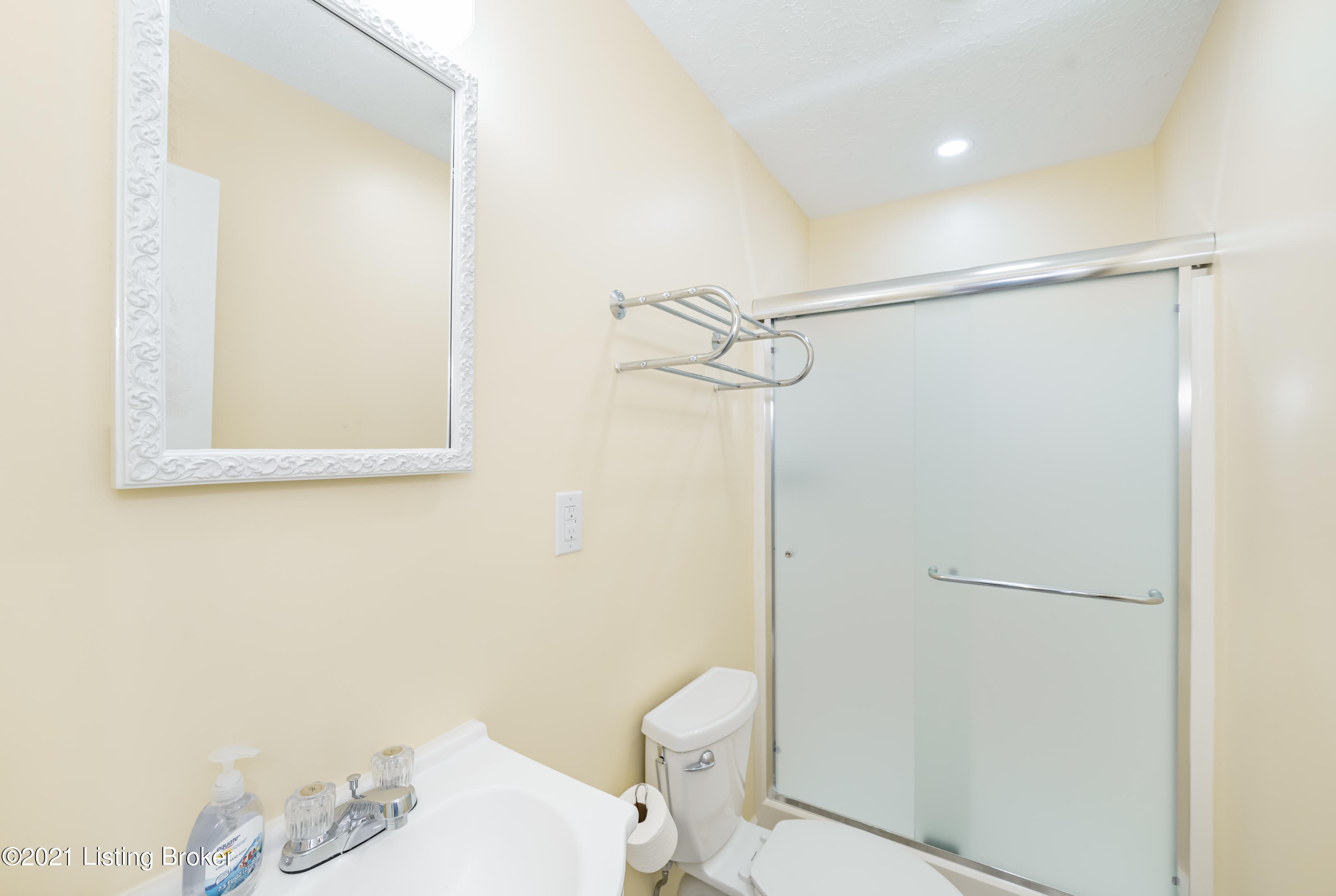 4670 Hopewell Road Louisville, KY 40299 - Photo 14 of 33 4670 Hopewell Rd L-8
