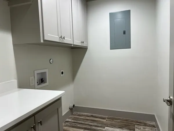 a view of utility room