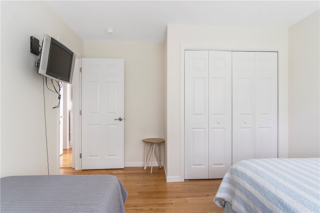 566 East Main Road Middletown, RI 02842 - Photo 19 of 34