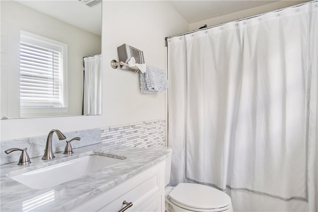 566 East Main Road Middletown, RI 02842 - Photo 21 of 34