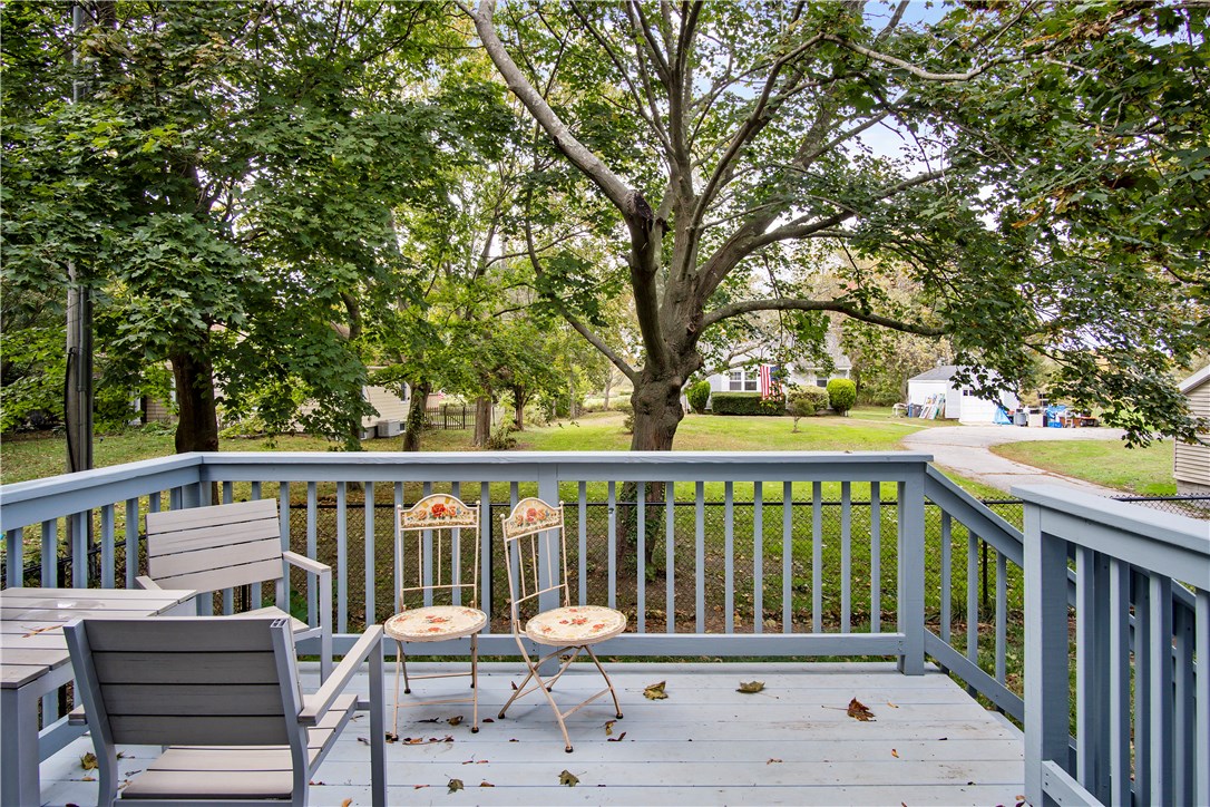 566 East Main Road Middletown, RI 02842 - Photo 22 of 34
