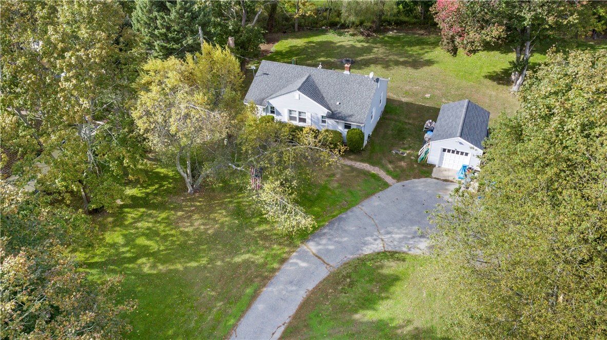 566 East Main Road Middletown, RI 02842 - Photo 5 of 34