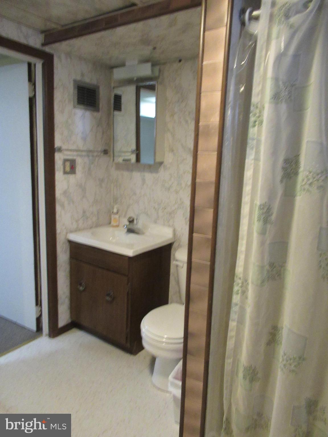 5703 Berwyn Road Berwyn Heights, MD 20740 - Photo 13 of 21 Full Ba in Fam rm