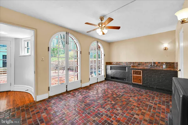 a bedroom with a bed and a cabinets
