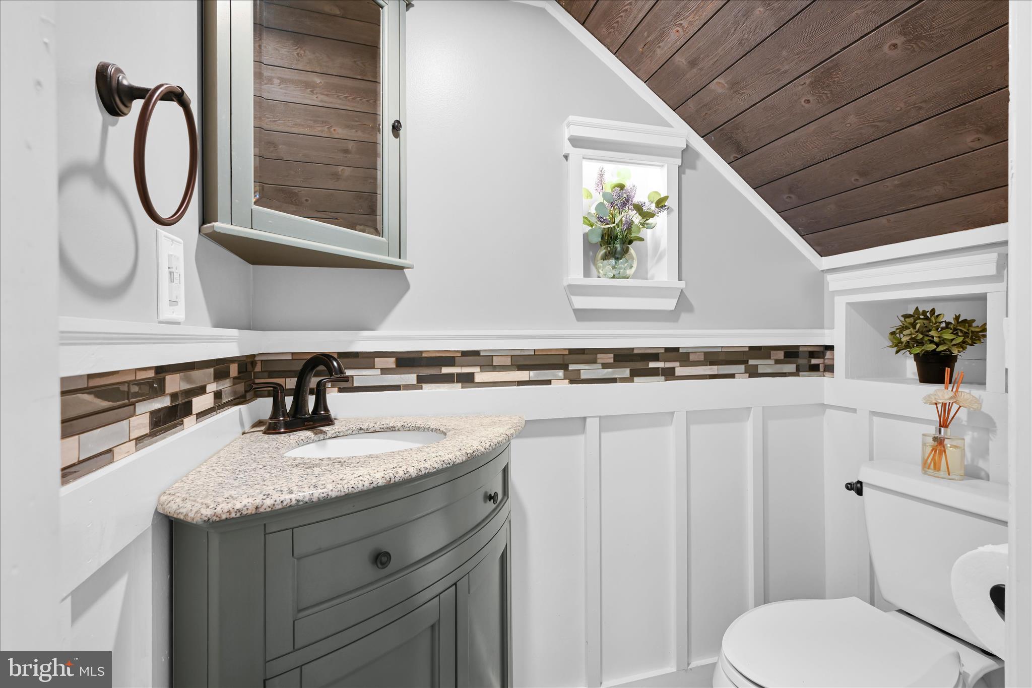 1801 Oak Road Pottsville, PA 17901 - Photo 35 of 76 Powder Room