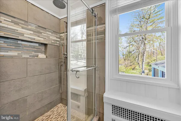 a picture of a room with a floor plan