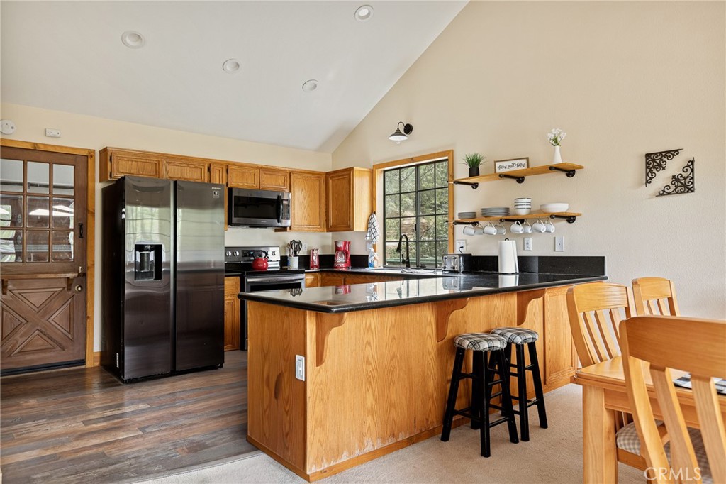 1108 Grass Valley Road Lake Arrowhead, CA 92352 - Photo 27 of 70 Kitchen