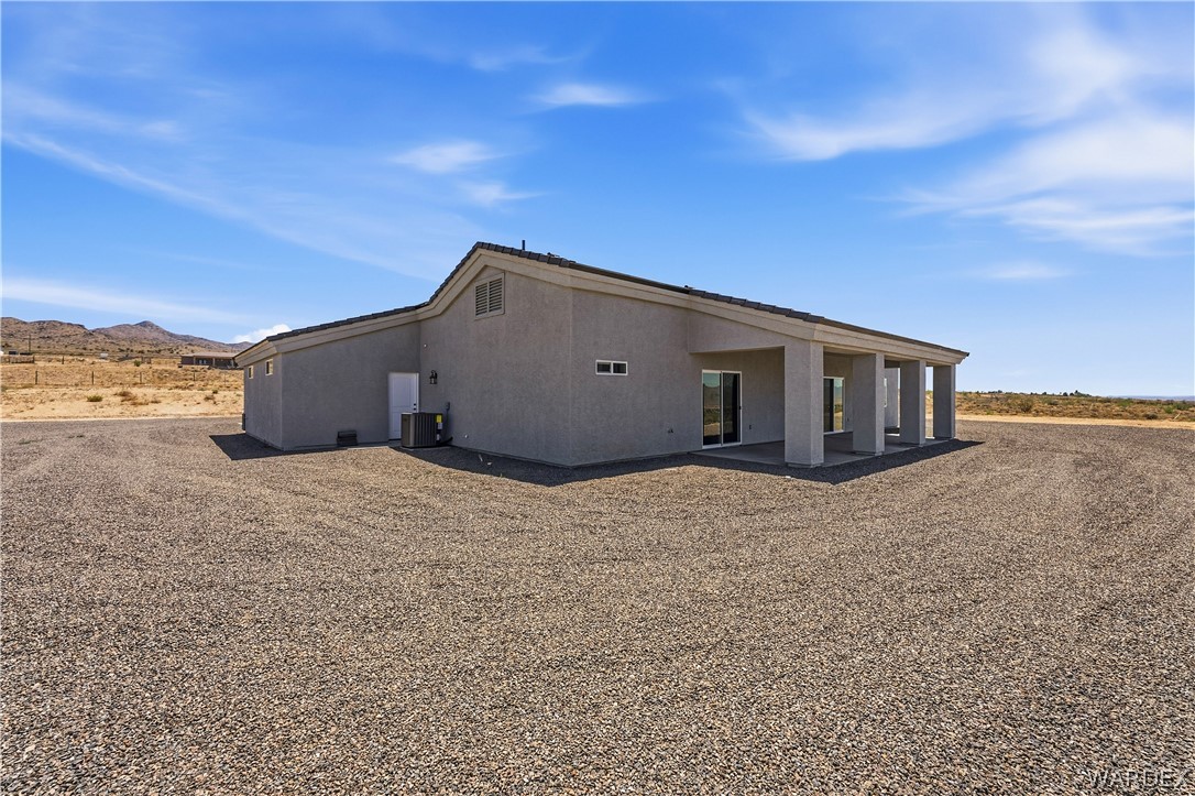 9818 North Cyrus Road Kingman, AZ 86401 - Photo 4 of 42