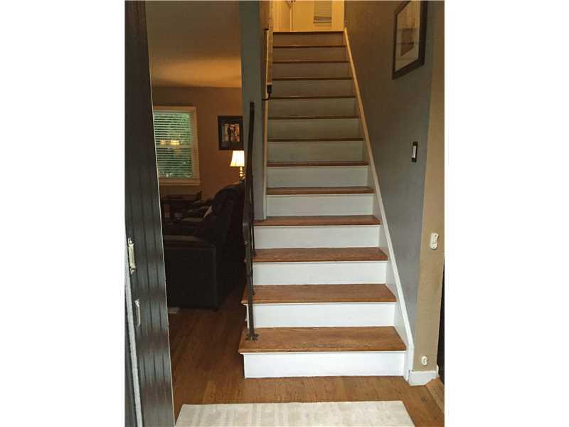 442 Patterson Road Bethel Park, PA 15102 - Photo 10 of 22 Entry/Foyer.