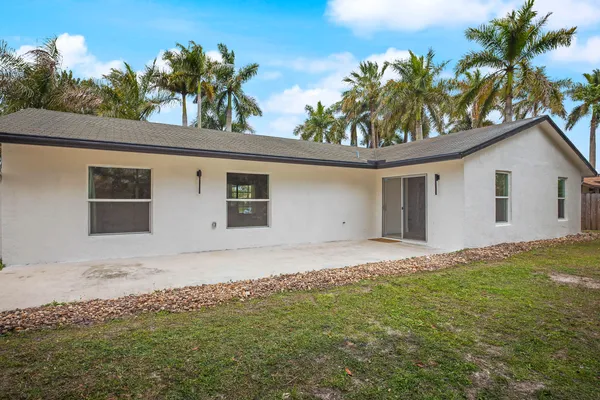 $609,000 | 430 La Mancha Avenue, Royal Palm Beach, FL 33411