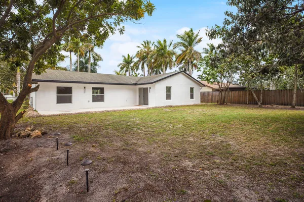 $609,000 | 430 La Mancha Avenue, Royal Palm Beach, FL 33411
