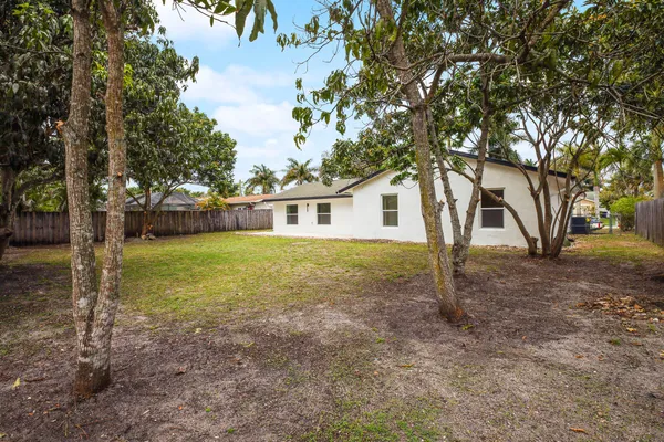 $609,000 | 430 La Mancha Avenue, Royal Palm Beach, FL 33411