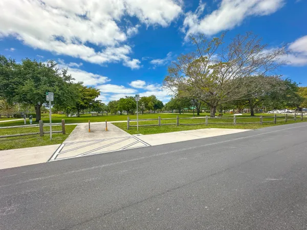 $609,000 | 430 La Mancha Avenue, Royal Palm Beach, FL 33411