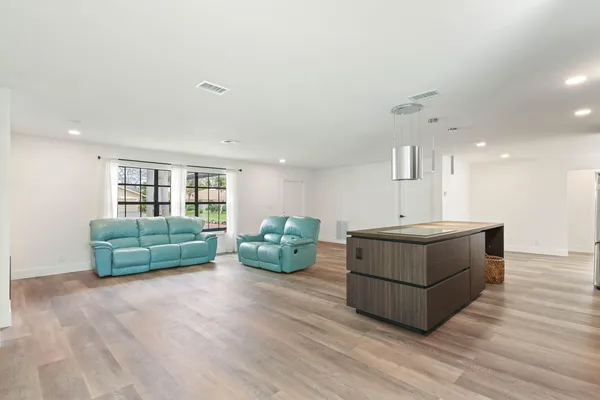 $609,000 | 430 La Mancha Avenue, Royal Palm Beach, FL 33411