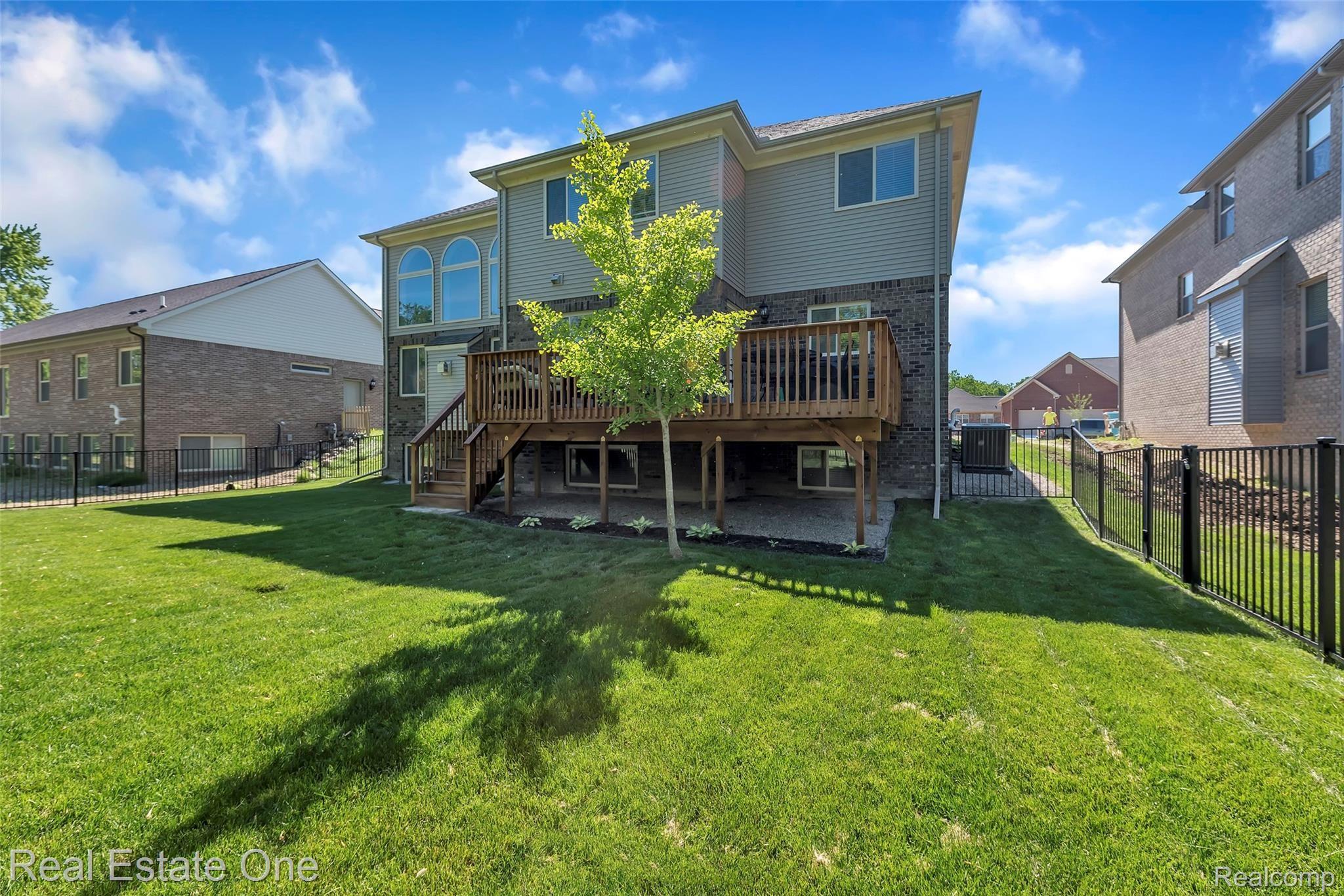 3769 Milano Ct. Rochester, MI 48307 - Photo 4 of 47 3769-Milano-Ct-Rochester-Hills-windowstill-42.jpg