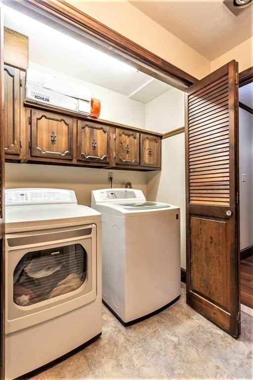 591 Neck Road Rochester, MA 02770 - Photo 20 of 32 a utility room with dryer and washer