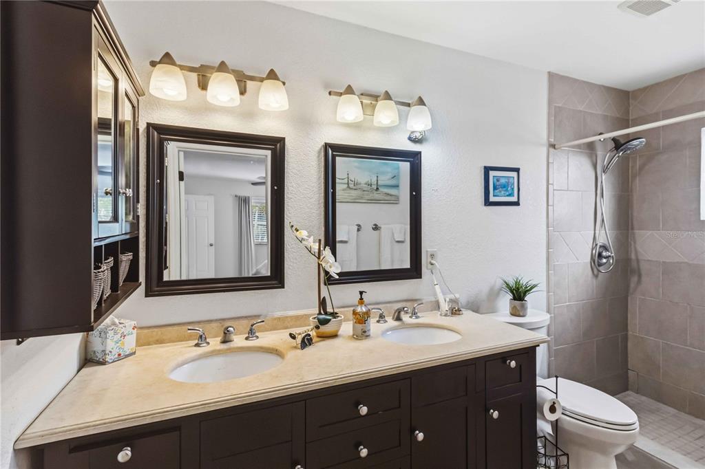 1004 Spindle Palm Way Apollo Beach, FL 33572 - Photo 10 of 24