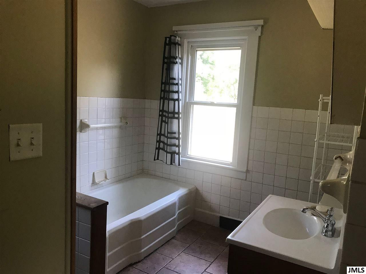 1559 Falahee Road Jackson, MI 49203 - Photo 8 of 18 Photo 8
