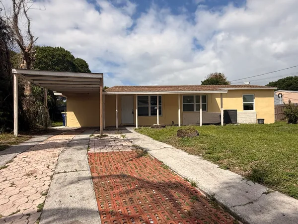 $2,600 | 1604 Zephyr Avenue, Fort Pierce, FL 34982