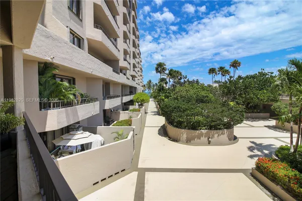 $8,500 | 201 Crandon Boulevard, Unit 927, Key Biscayne, FL 33149