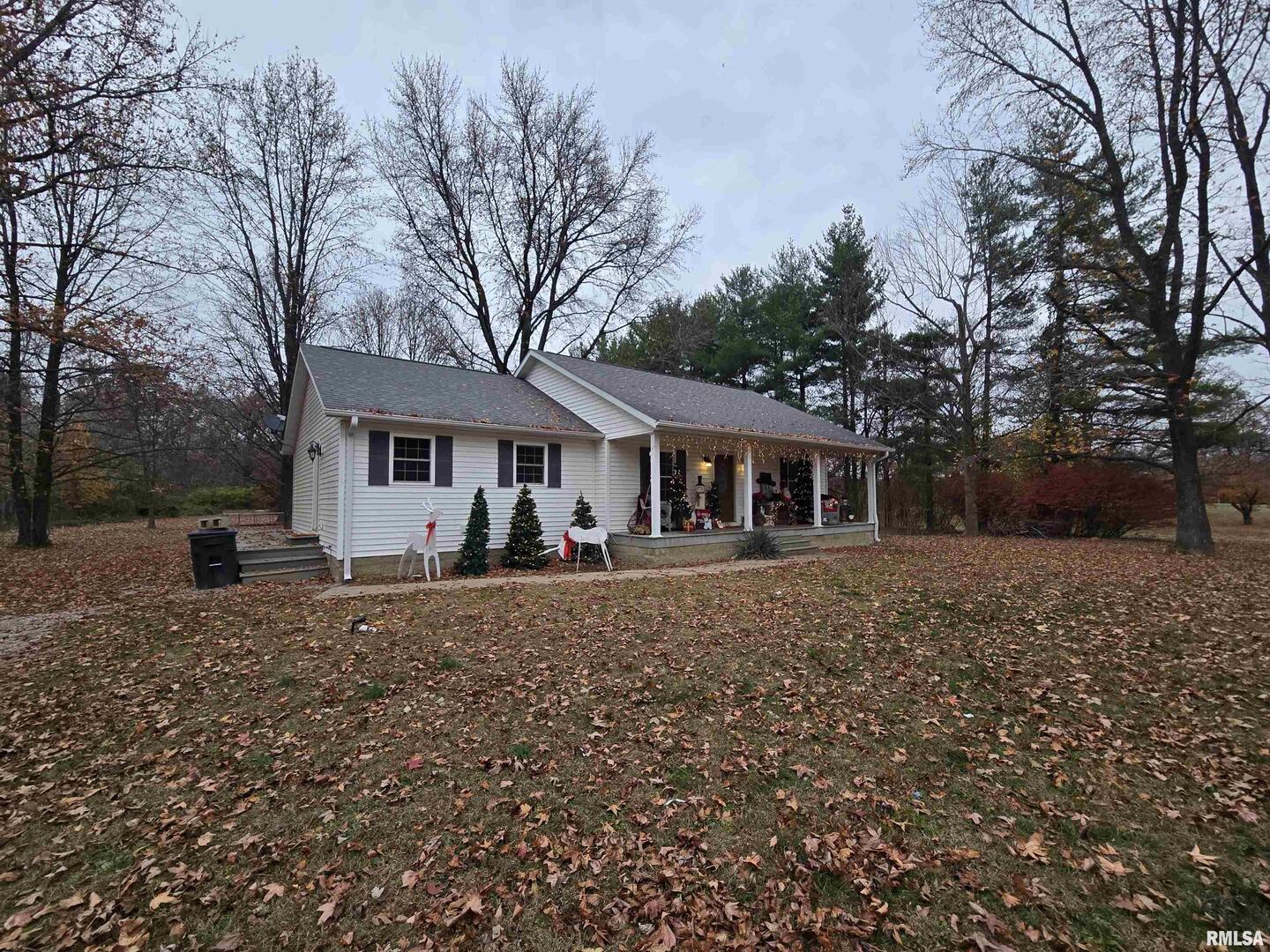11882 Goshen Meadows Mount Vernon, IL 62864 - Photo 14 of 52 a front view of a house with garden