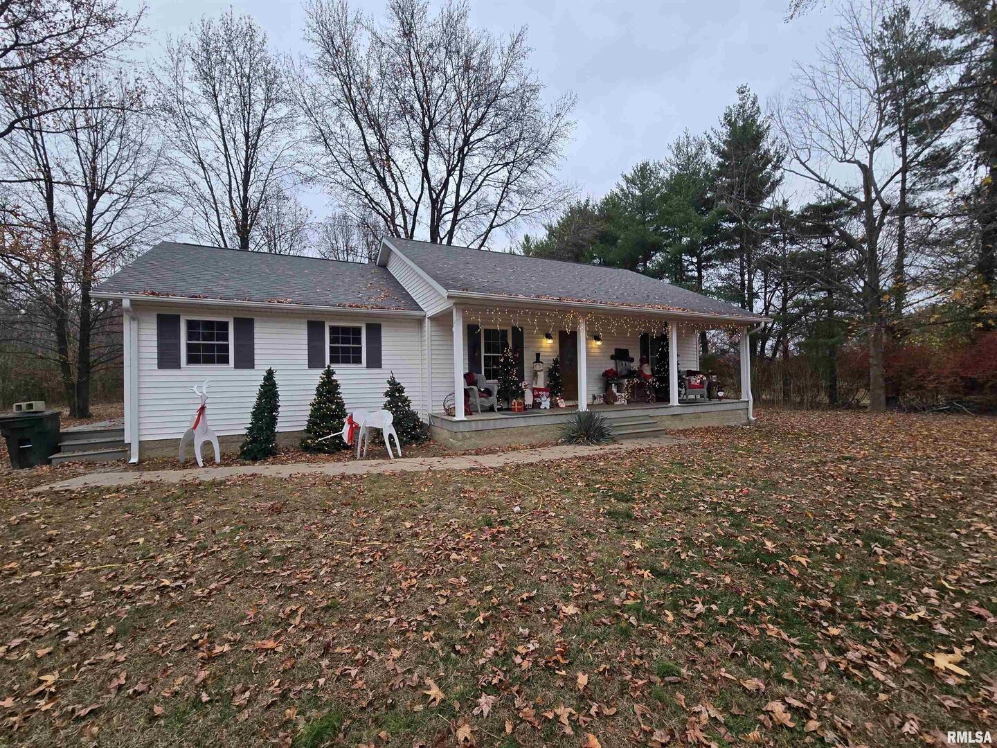 11882 Goshen Meadows Mount Vernon, IL 62864 - Photo 15 of 52 a front view of a house with a yard
